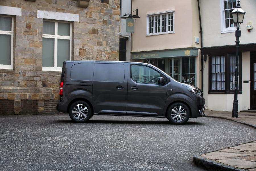  Toyota ProAce Van Compact 2017 года  (UK) (фото 23 из 32)